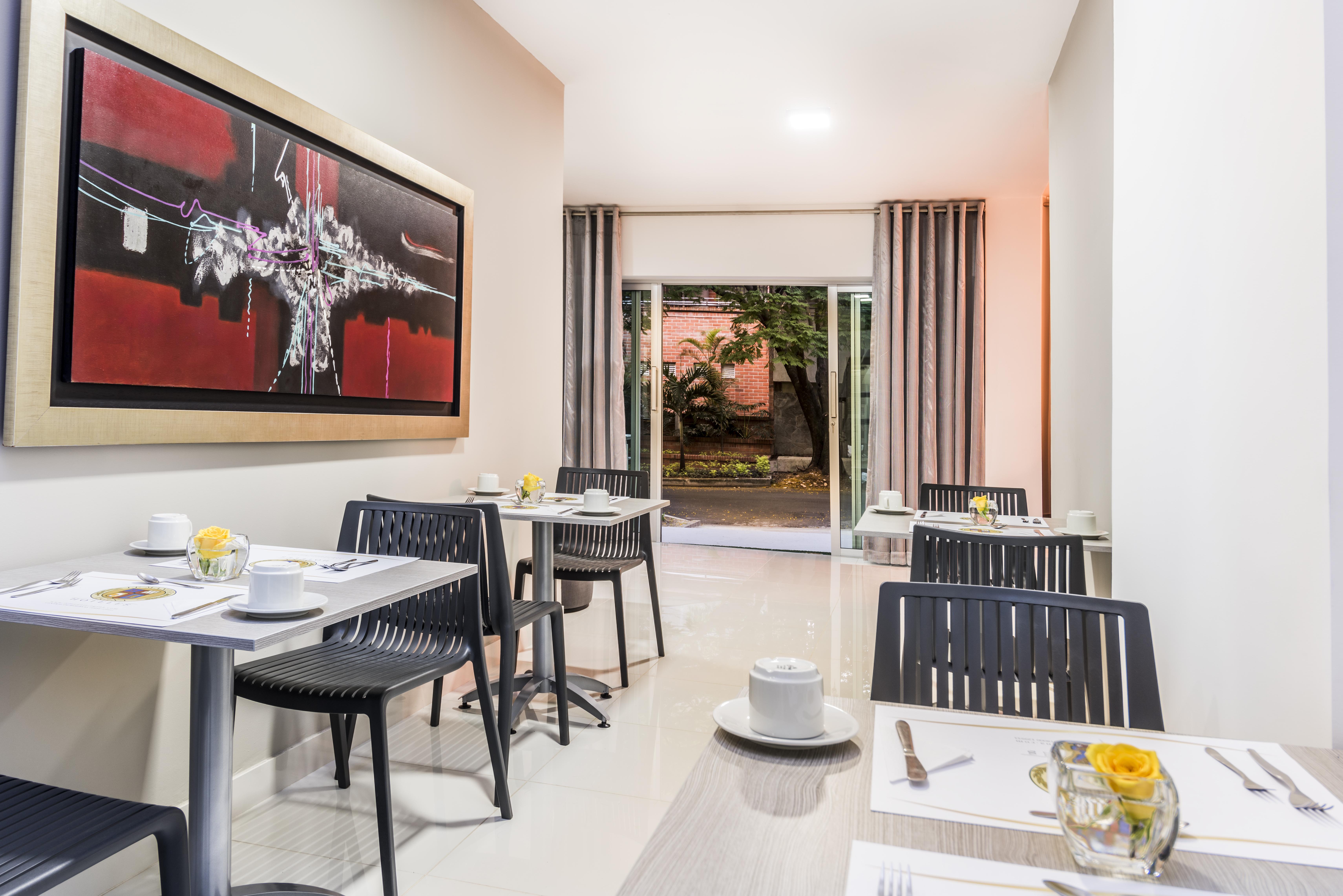 Hotel Asturias ميديلين المظهر الخارجي الصورة